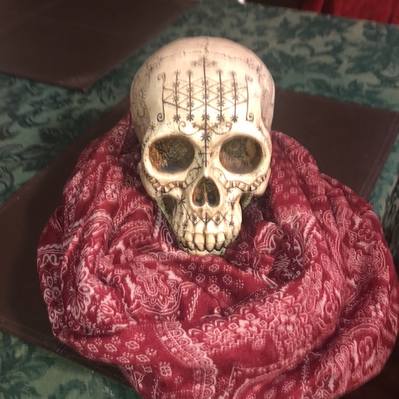 Two Long infinity scarves. - Picture 3 of 8